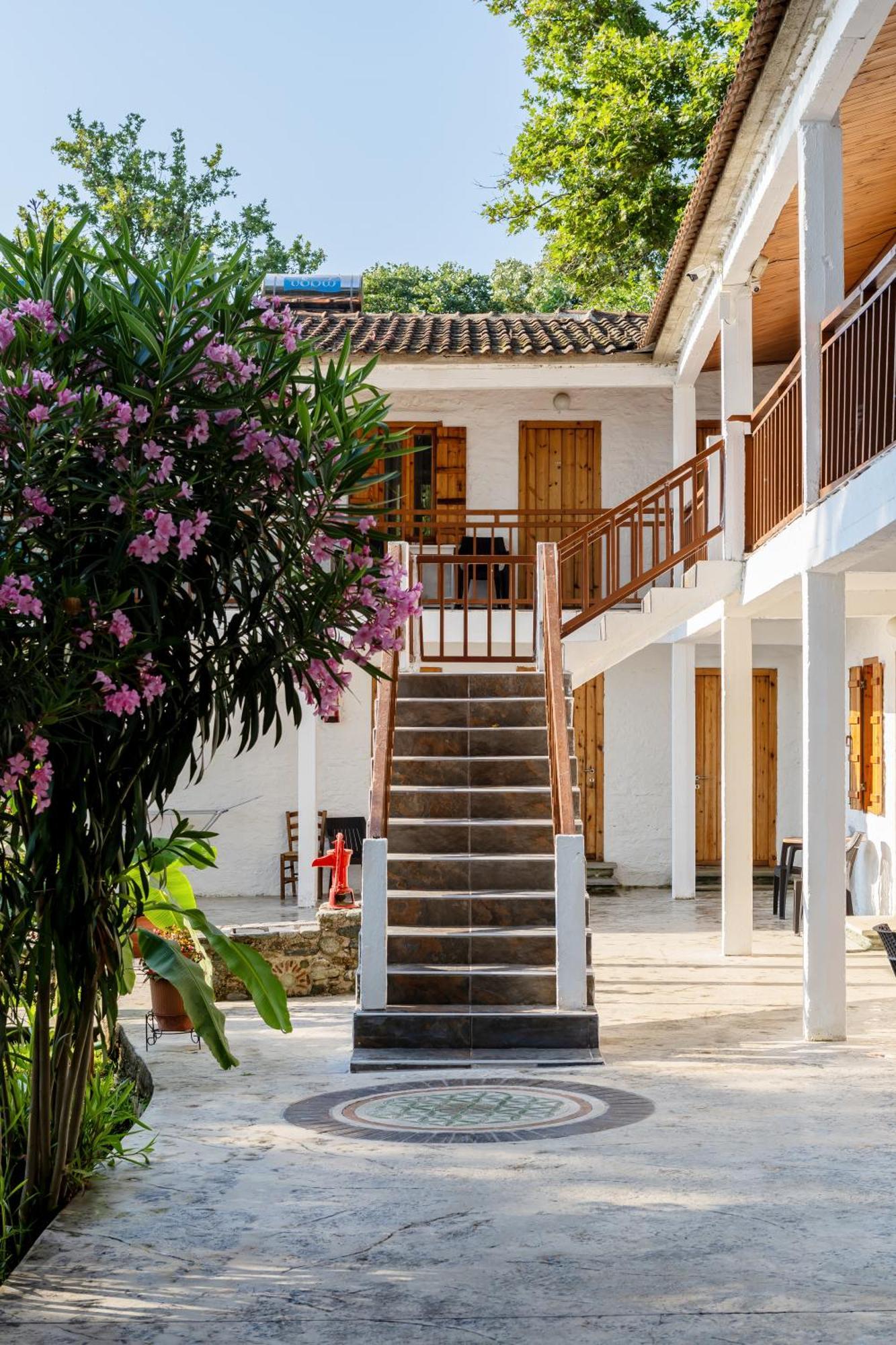 Hotel Kokkino Nero Luaran gambar